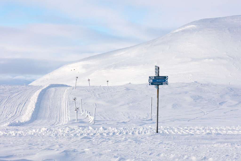 A picturesque view of Vemdalen, Sweden, with crisp snow covering the beautiful slopes, inviting winter sports enthusiasts to explore.